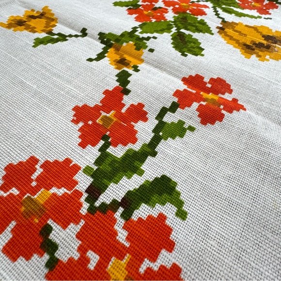 Vintage Floral Rectangular Linen Tablecloth - Picture 4 of 9